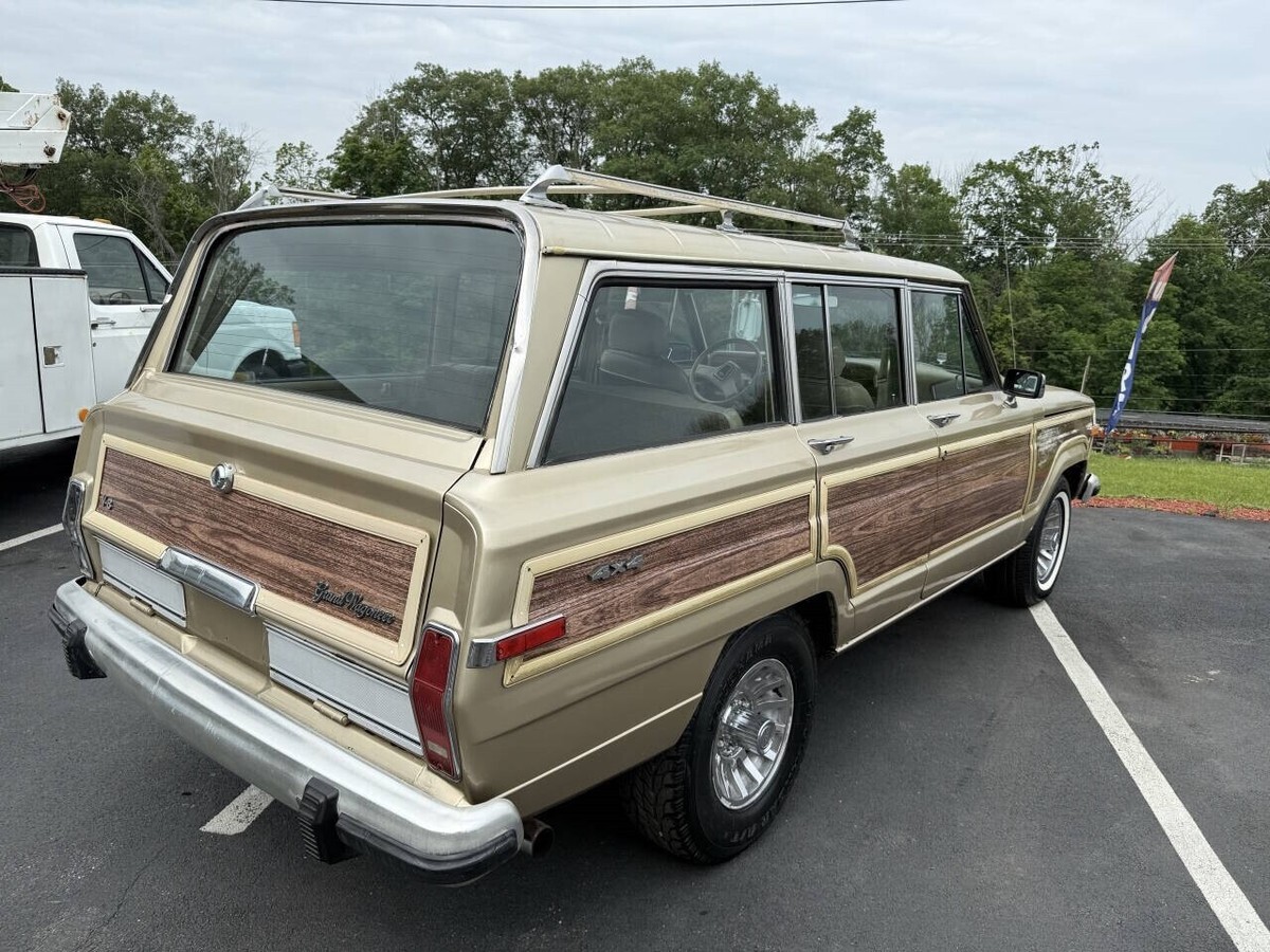 1988 Jeep Wagoneer Base 4dr 4WD SUV - photo 6