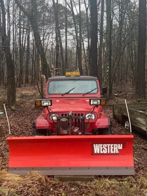1988 JEEP WRANGLER YJ - HARDTOP - INCLUDES WESTIN SNOW PLOW & HYDRAULIC CONTROLS 1988 Jeep Wrangler