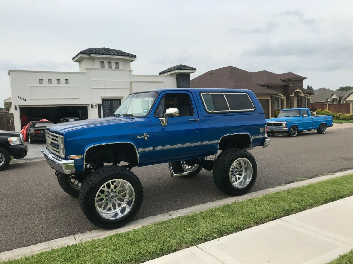 1988 Chevrolet Blazer K5 4x4 Beautiful Texas Truck 100% Rust Free - photo 11