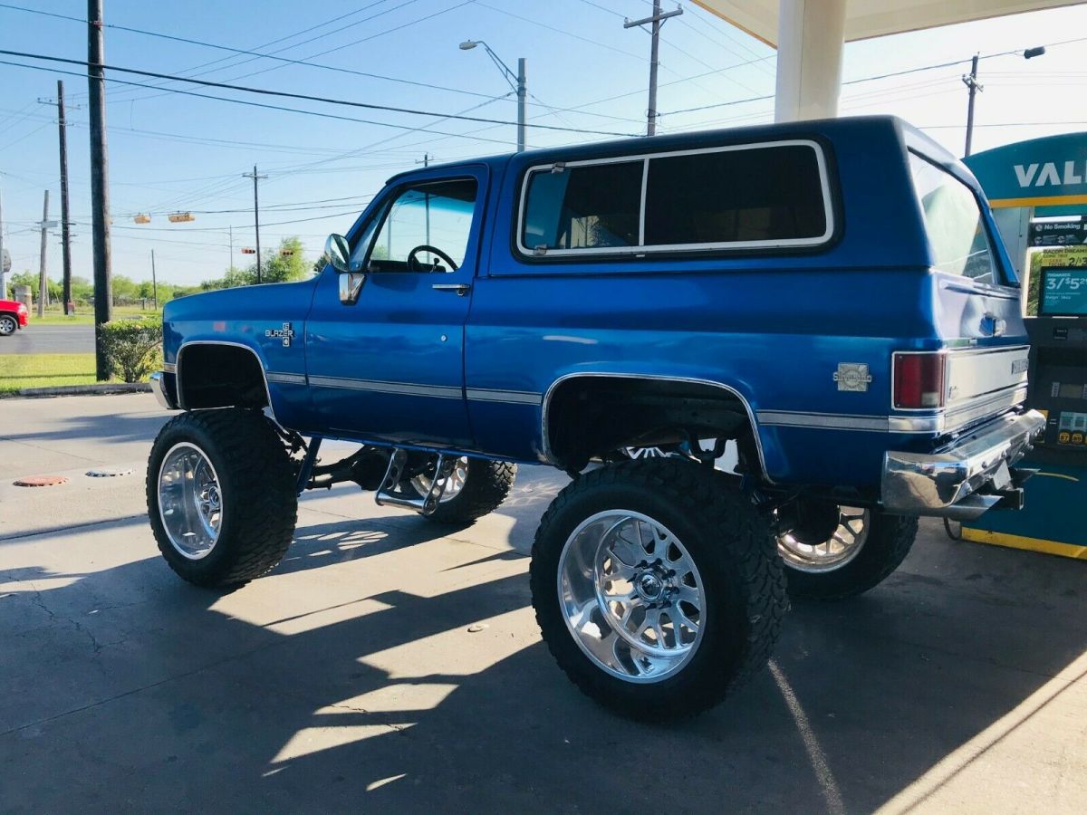 1988 Chevrolet Blazer K5 4x4 Beautiful Texas Truck 100% Rust Free - photo 12