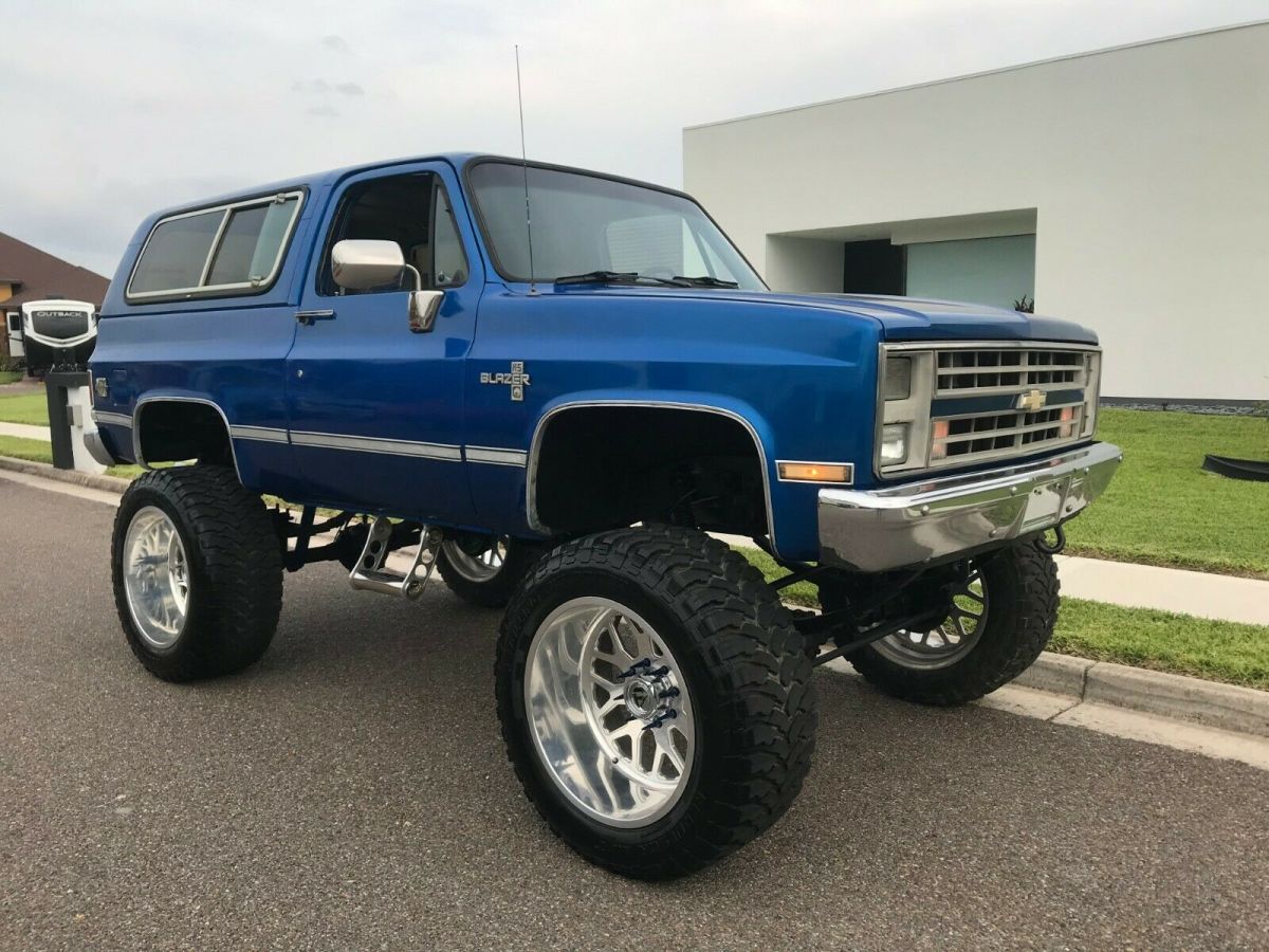 1988 Chevrolet Blazer K5 4x4 Beautiful Texas Truck 100% Rust Free - photo 2