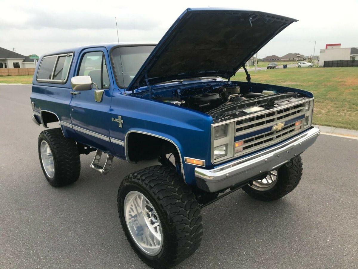 1988 Chevrolet Blazer K5 4x4 Beautiful Texas Truck 100% Rust Free - photo 8