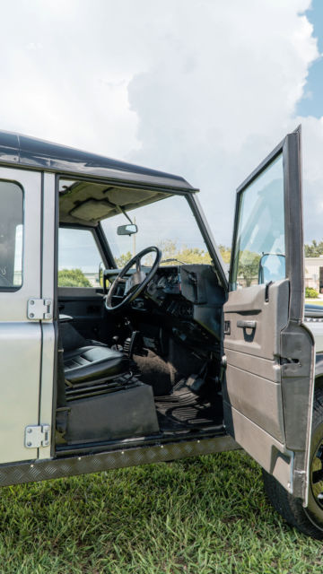 1988 Land Rover Defender County Station Wagon - photo 12