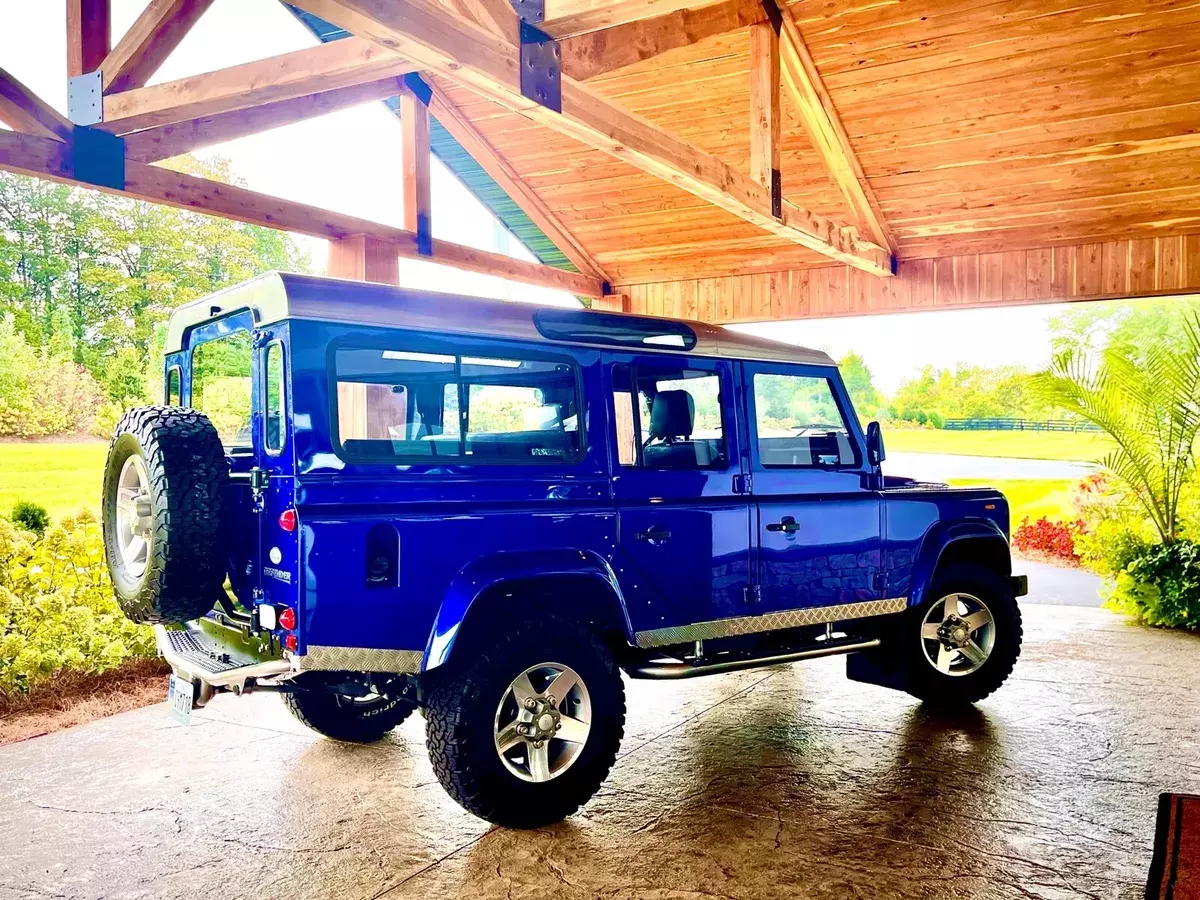 1988 Land Rover Defender 110 V8 powered SUV Blue 4 door deluxe 1988 Land Rover Defender 4 door deluxe