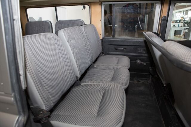1988 Land Rover Defender 4x4, 2.5L 5 Spd, 5 Dr Hard Top, 9 Passenger - photo 10