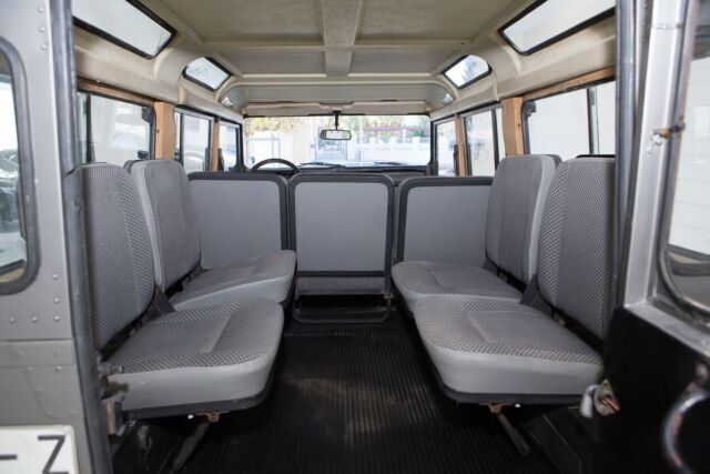 1988 Land Rover Defender 4x4, 2.5L 5 Spd, 5 Dr Hard Top, 9 Passenger - photo 11
