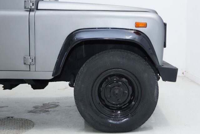 1988 Land Rover Defender 4x4, 2.5L 5 Spd, 5 Dr Hard Top, 9 Passenger - photo 5