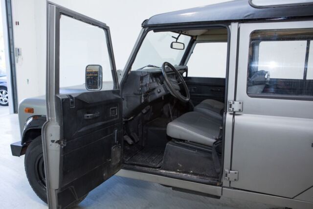 1988 Land Rover Defender 4x4, 2.5L 5 Spd, 5 Dr Hard Top, 9 Passenger - photo 6