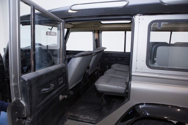 1988 Land Rover Defender 4x4, 2.5L 5 Spd, 5 Dr Hard Top, 9 Passenger - photo 7