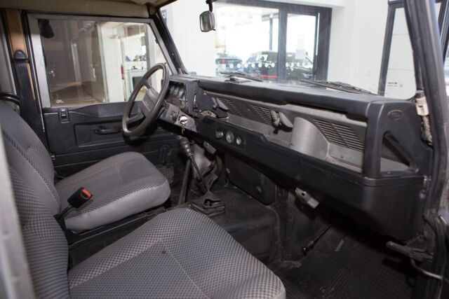 1988 Land Rover Defender 4x4, 2.5L 5 Spd, 5 Dr Hard Top, 9 Passenger - photo 9