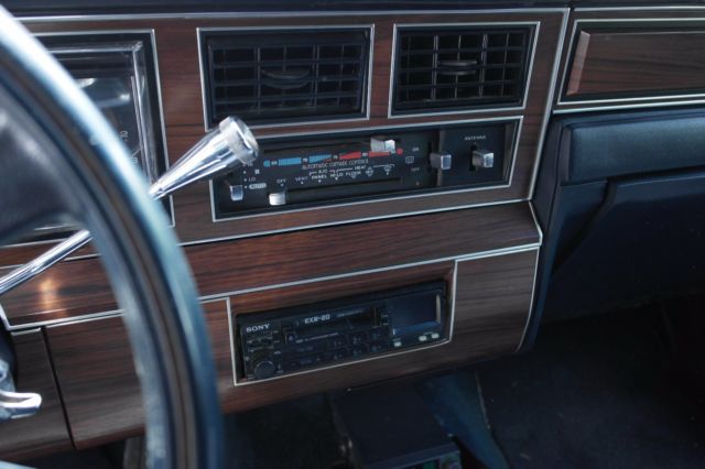 1988 Lincoln Continental Base Sedan 4-Door - photo 10