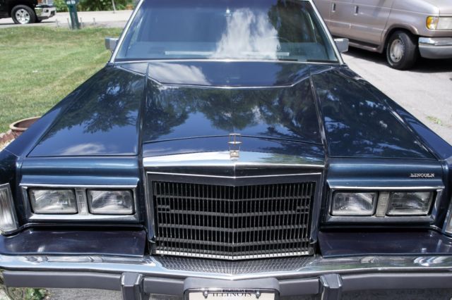1988 Lincoln Continental Base Sedan 4-Door - photo 3