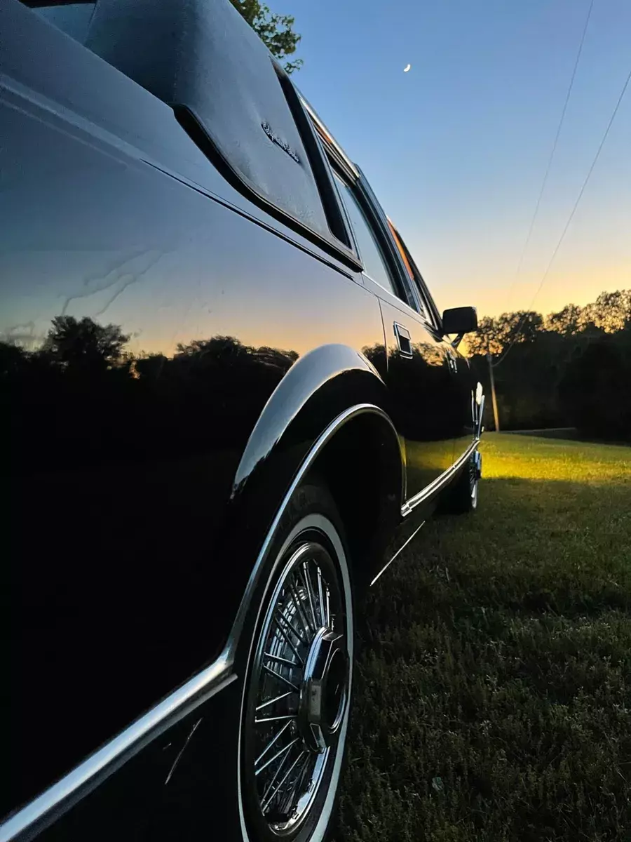 1988 Lincoln Executive town car, Looks just like the Lincoln Lawyers car 1988 Lincoln Town Car