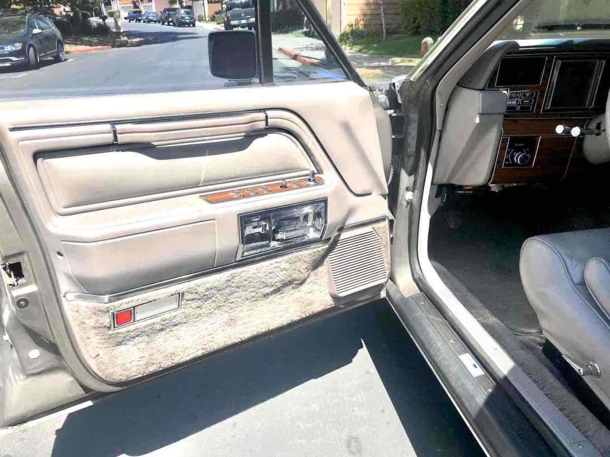 1988 Lincoln Town Car SIGNATURE - photo 9