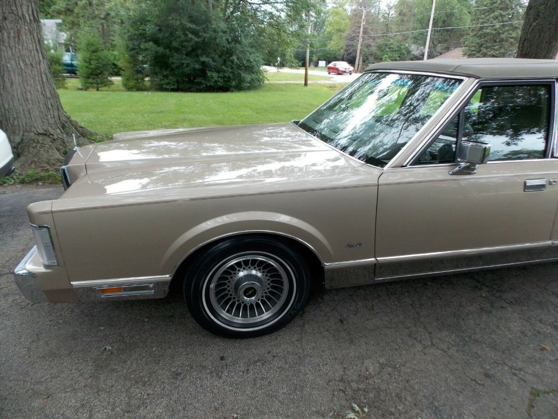 1988 Lincoln Town Car - photo 6