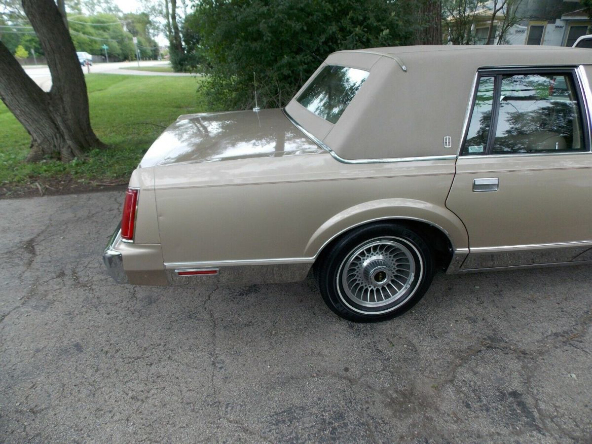 1988 Lincoln Town Car - photo 9