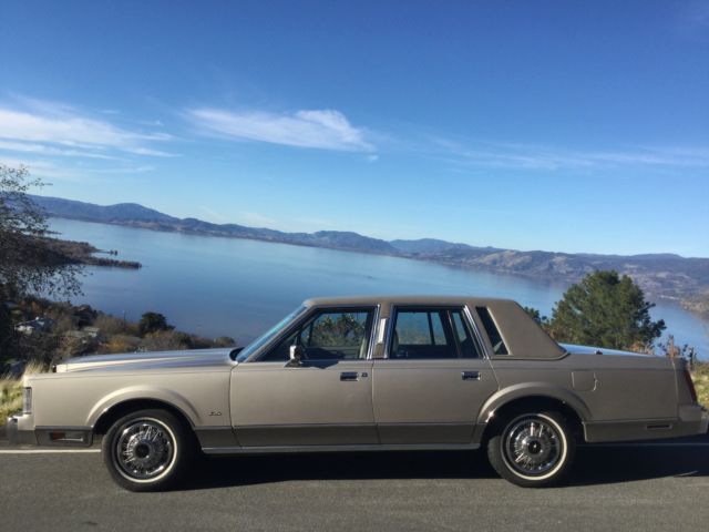 1988 Lincoln Town Car 32,000 Original Miles, Beautiful Condition 1988 Lincoln Town Car Town Car