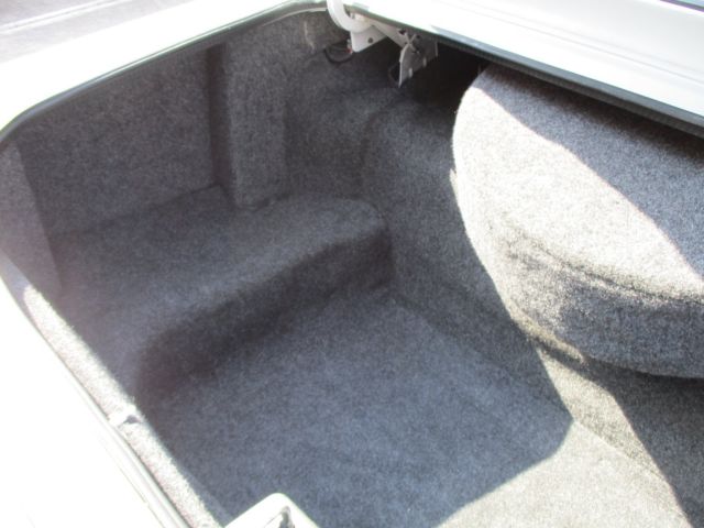 1988 Lincoln Town Car - photo 8