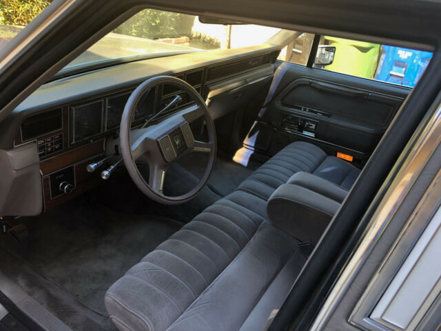 1988 Lincoln Town Car Base - photo 13