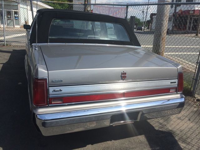 1988 Lincoln Town Car -- - photo 2