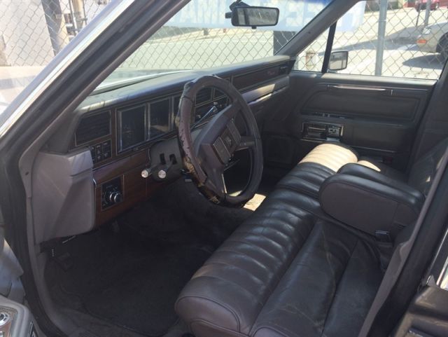 1988 Lincoln Town Car -- - photo 4