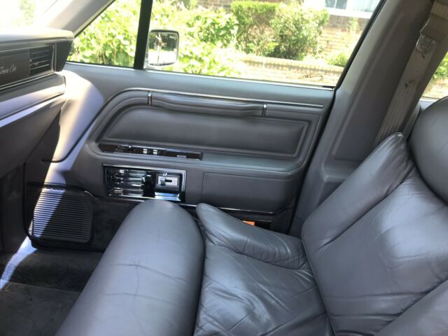 1988 Lincoln Town Car - photo 10