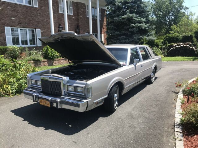 1988 Lincoln Town Car - photo 2