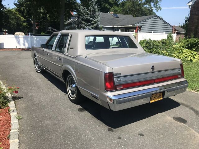 1988 Lincoln Town Car - photo 4