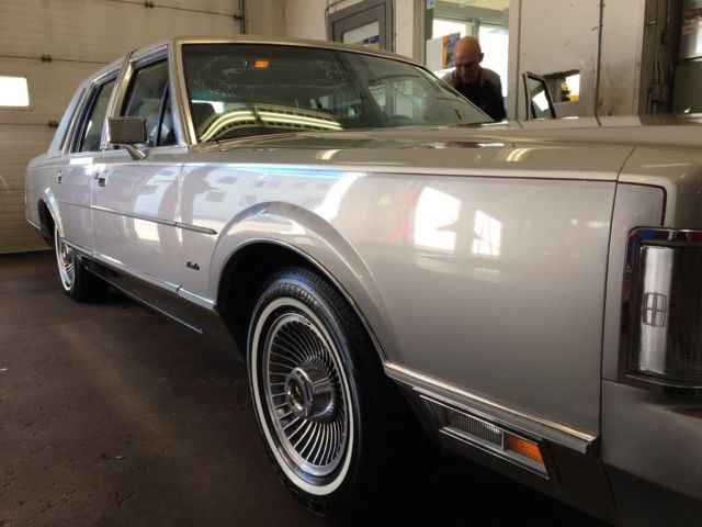 1988 Lincoln Town Car Cartier 1988 Lincoln Town Car Cartier