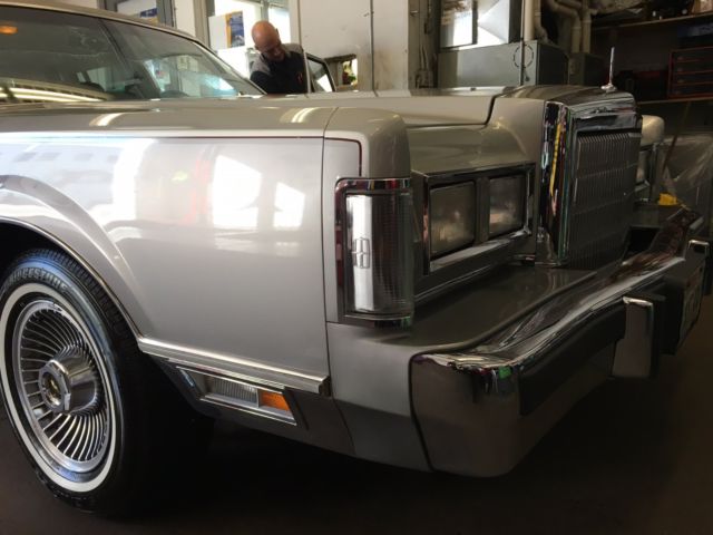 1988 Lincoln Town Car Cartier - photo 2