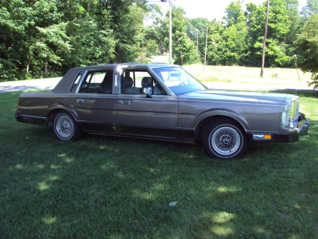 1988 LINCOLN TOWN CAR CARTIER 53,000 miles EXCELLENT Condition LOADED 1988 Lincoln Town Car