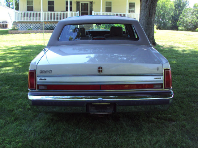 1988 Lincoln Town Car - photo 11