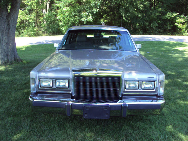 1988 Lincoln Town Car - photo 12