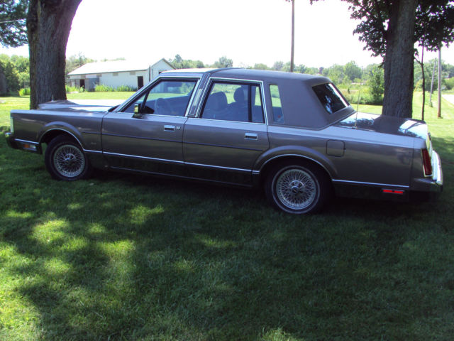 1988 Lincoln Town Car - photo 3