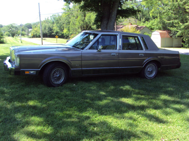 1988 Lincoln Town Car - photo 4
