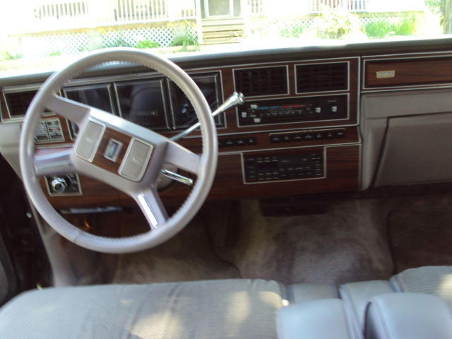 1988 Lincoln Town Car - photo 9