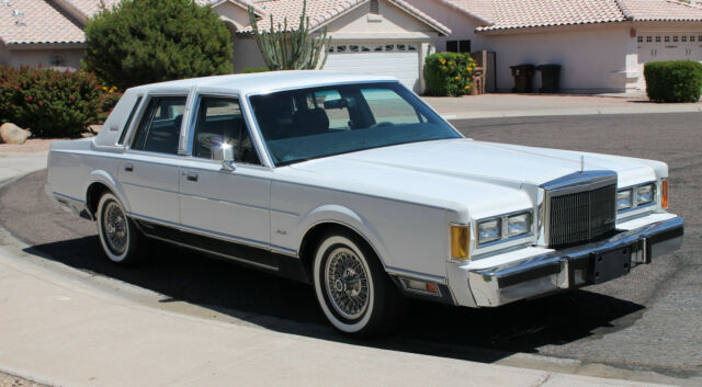 1988 LINCOLN TOWN CAR CLOTH SEATS WHITE WALLS WIRE WHEELS & CAPS! SHARP CLASSIC! 1988 Lincoln Town Car Signature Series