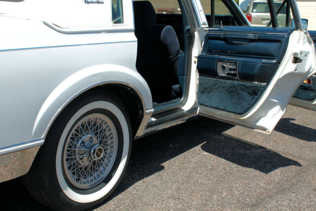 1988 Lincoln Town Car Signature Series - photo 12