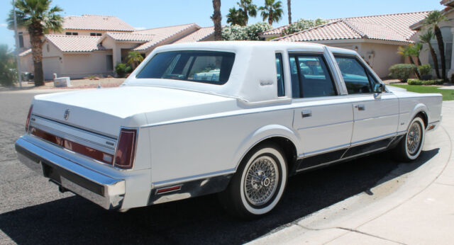 1988 Lincoln Town Car Signature Series - photo 3