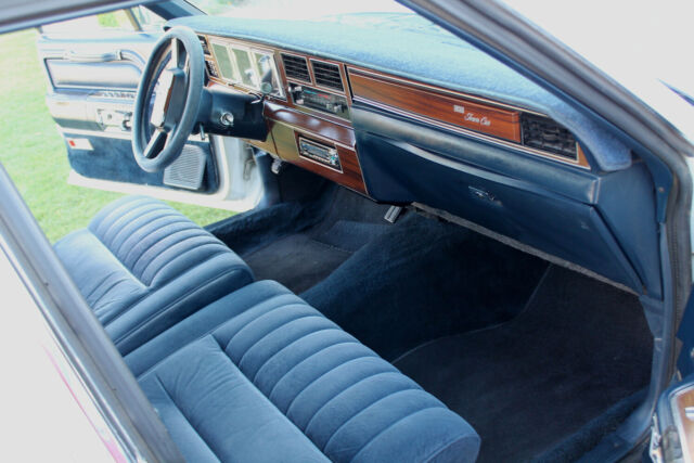 1988 Lincoln Town Car Signature Series - photo 5