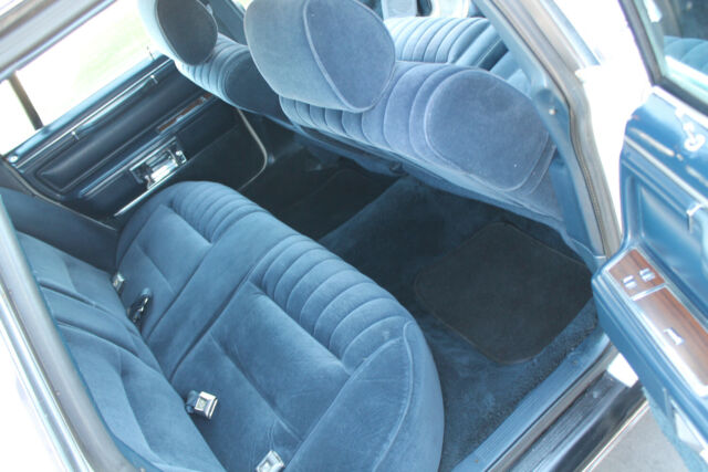 1988 Lincoln Town Car Signature Series - photo 6