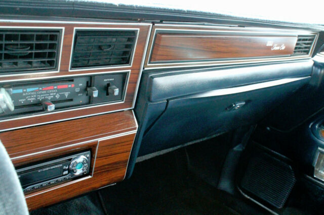 1988 Lincoln Town Car Signature Series - photo 7