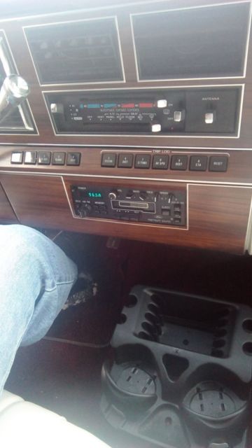 1988 Lincoln Town Car Formal Edition - photo 3