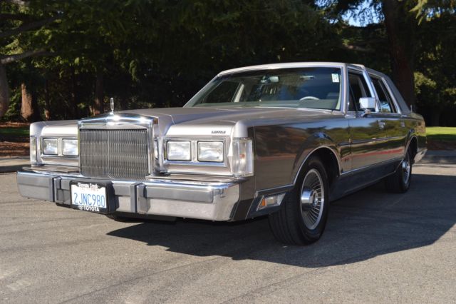 1988 Lincoln Town Car --