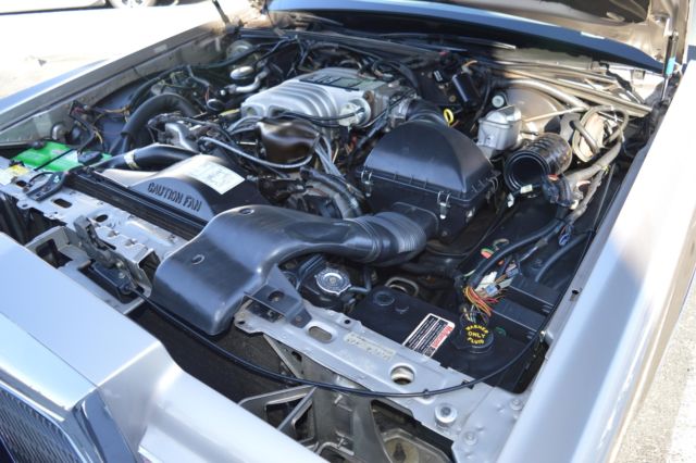 1988 Lincoln Town Car -- - photo 6