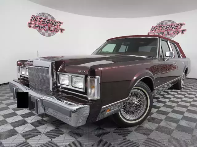 1988 Lincoln Town Car, Maroon with 7065 Miles available now! 1988 Lincoln Town Car Signature 4D Sedan