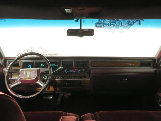 1988 Lincoln Town Car Signature 4D Sedan - photo 11