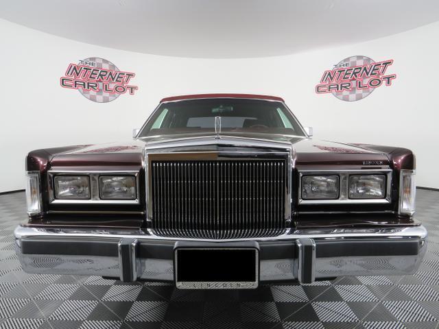 1988 Lincoln Town Car Signature 4D Sedan - photo 2