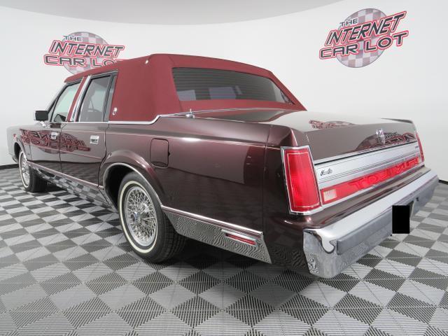 1988 Lincoln Town Car Signature 4D Sedan - photo 5
