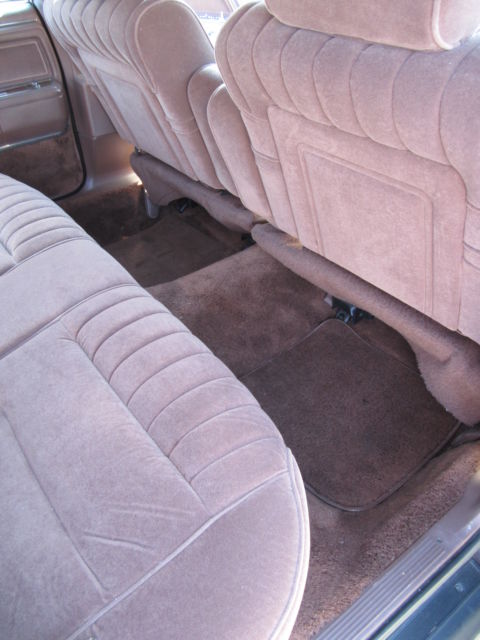 1988 Lincoln Town Car - photo 9